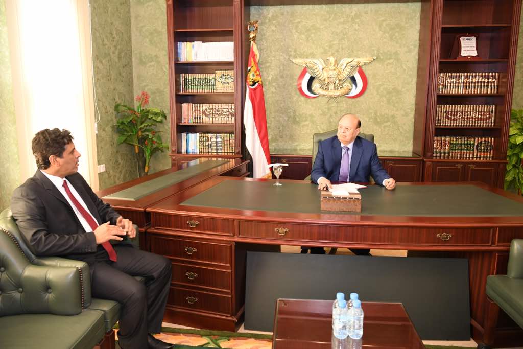 هادي يستقبل محافظ المهرة